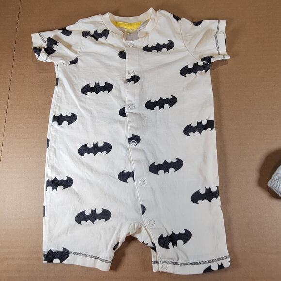 Batman Baby Unisex Gray Hoodie 0-3M & White Sleeper 4-6M Set with Logo Prints - Picture 8 of 13